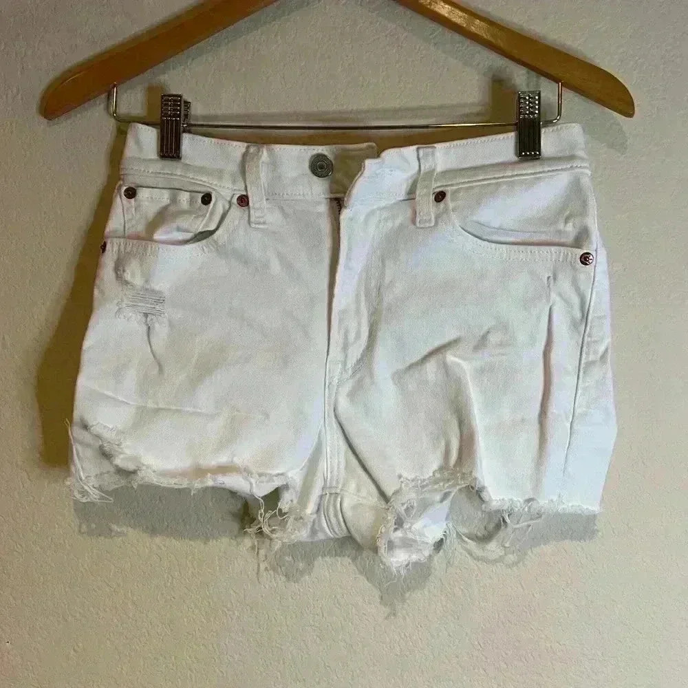Levi’s white‎ high rise shorts 27